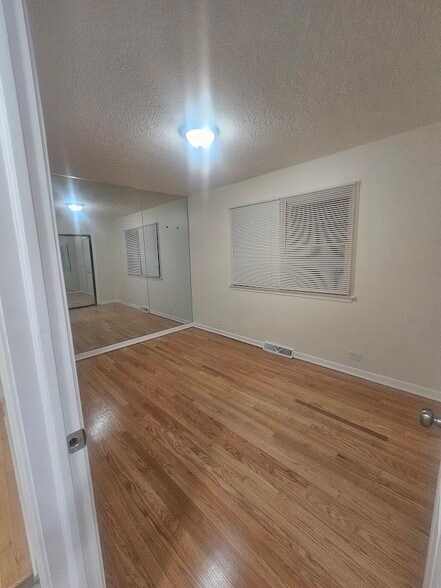 Building Photo - 4405 N Keokuk Ave