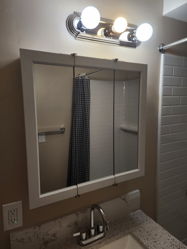 Building Photo - 696 Garfield Ave