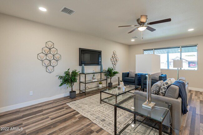 Building Photo - 12019 N Hacienda Dr