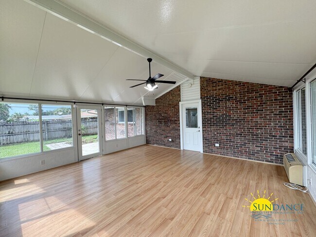 Building Photo - 1501 Royal Palm Dr