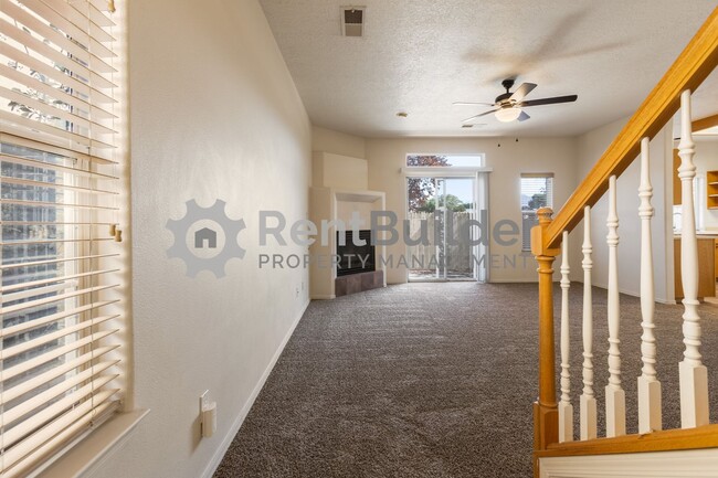 Building Photo - JANUARY MOVE IN SPECIAL: $500 Off 1 Month'...