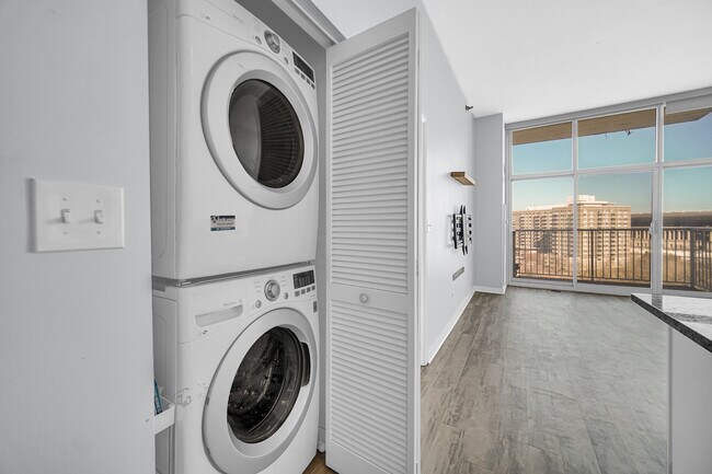 Building Photo - 1600 S Indiana Ave