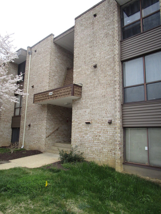 Building Photo - Updated 2 Bedroom Lower Level Condo in Tem...