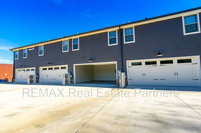 Building Photo - 125 S 31st Ave