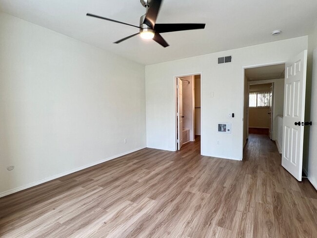 Building Photo - Beautiful Two Story 2Bd 1.5Ba Townhouse Ne...