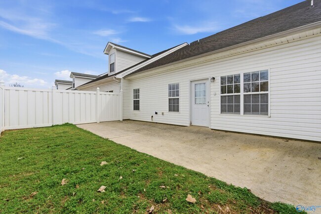 Building Photo - 438 Shamrock Dr