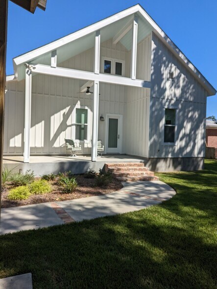 Building Photo - 3003 E Blount St