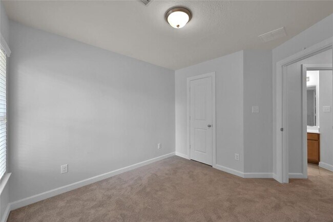 Building Photo - 90 W Montfair Blvd