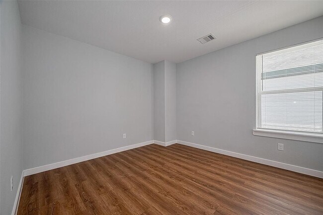 Building Photo - 6611 Bacher St