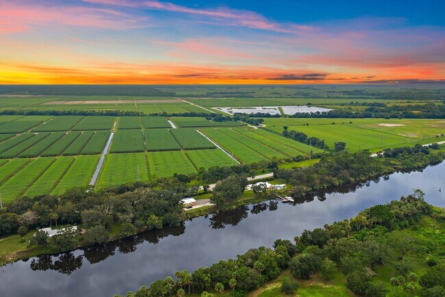 Building Photo - 12955 SW Kanner Hwy