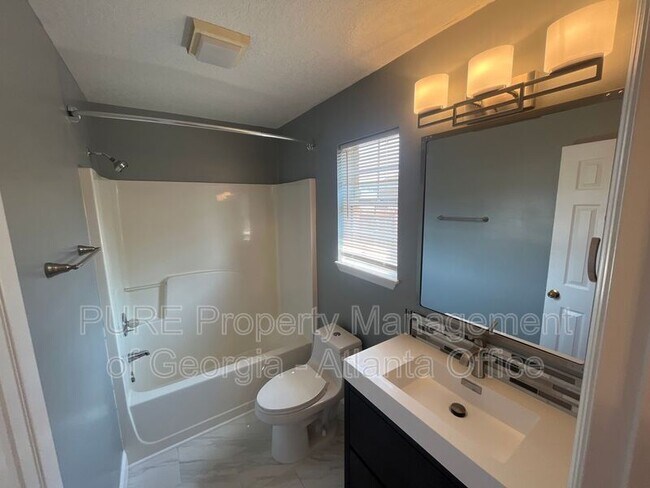 Building Photo - 127 Redford Dr