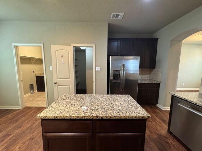 Building Photo - 4-Bedroom House for Rent in Killeen