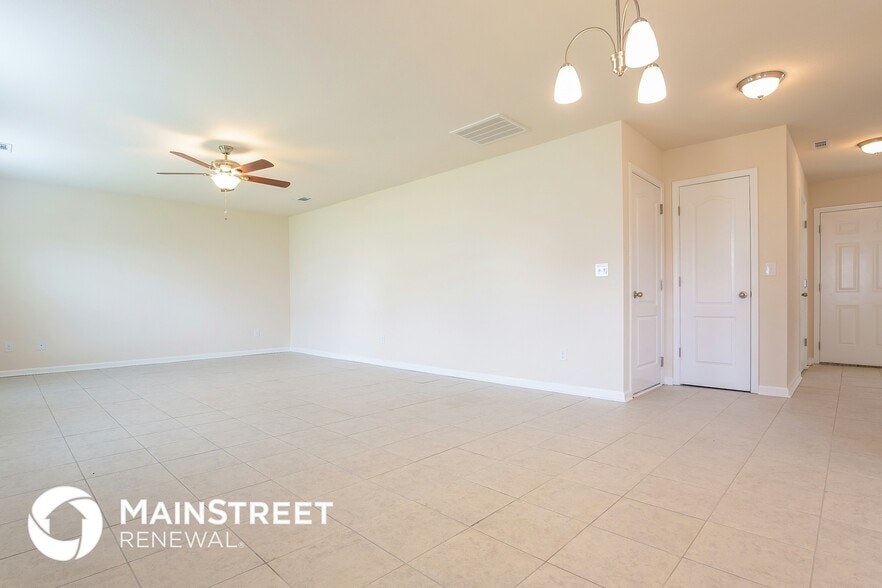 Building Photo - 2520 Queen Bee Dr