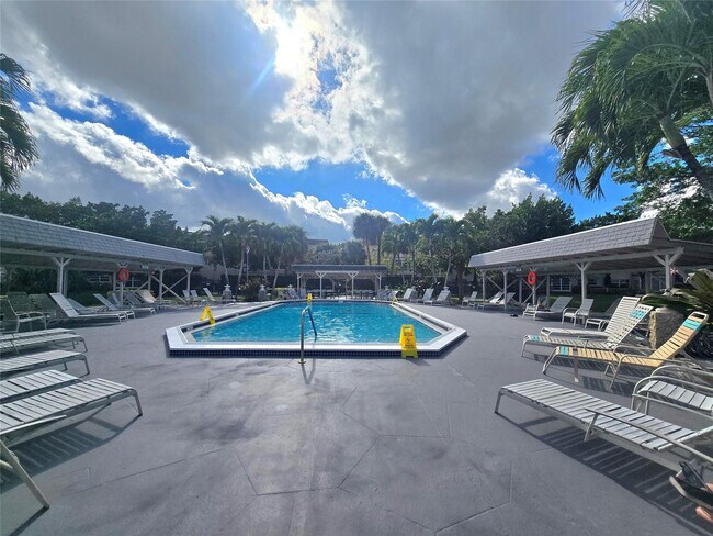 Building Photo - 3531 NW 50th Ave