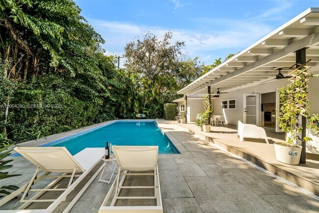 Building Photo - 1010 Placetas Ave