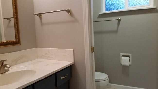 Building Photo - Cozy 4 beds with huge bonus room in Bellevue with private access to Phantom Lake