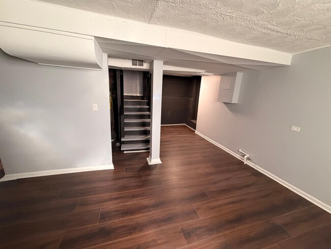 Building Photo - 7840 S Saginaw Ave