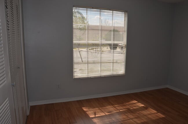 Building Photo - 1316 Holly Springs Cir
