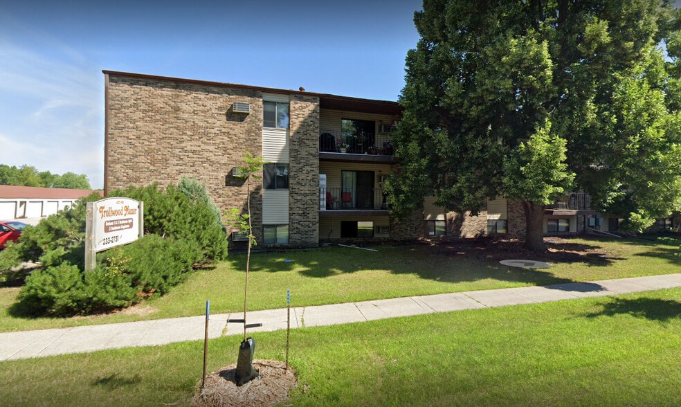 Trollwood Manor Apartments 201 35th Ave N Fargo ND 58102 Apartment