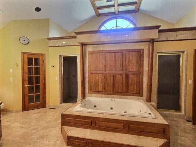 Building Photo - 25 Botley Ln