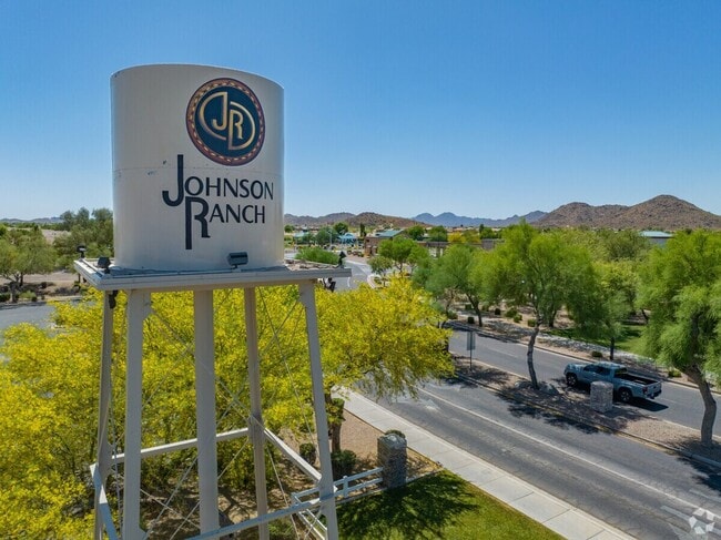 Building Photo - $1,000 OFF your first month's rent with a ...