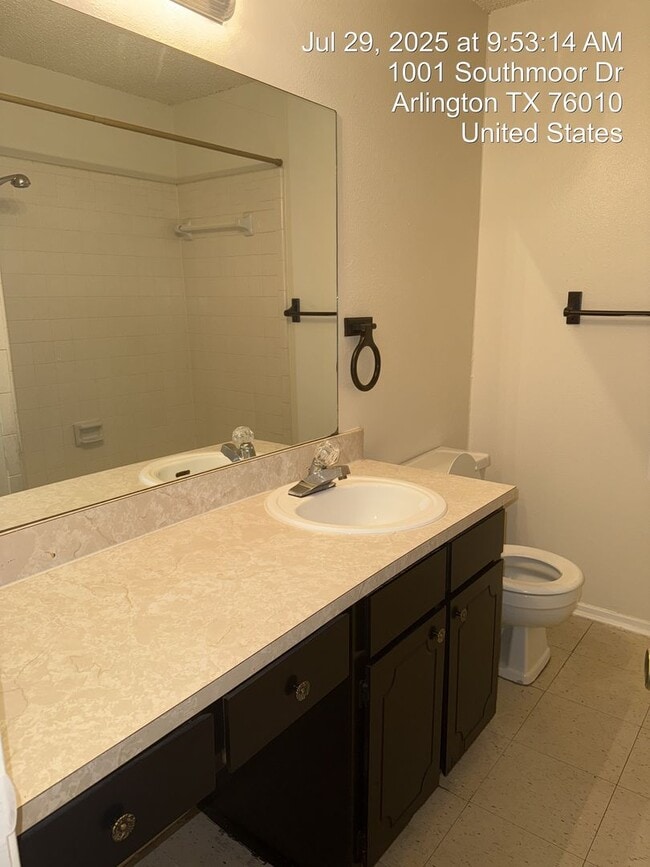 Building Photo - Duplex
