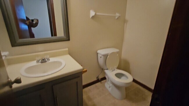 Building Photo - $1150 - 2/2 - Move In Special!