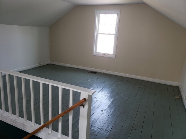 Building Photo - Charming 3 bedroom single family home loca...