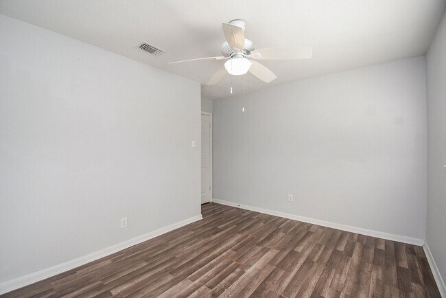 Building Photo - 14418 Royal Hill Dr