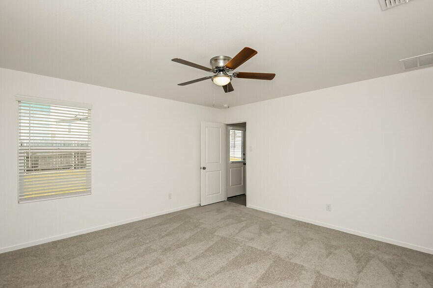 Building Photo - 10516 Desert Hawk Cir