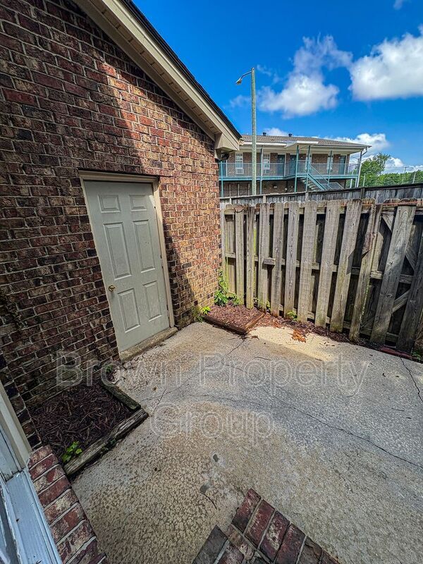 Building Photo - 414 Cumbrian Ct
