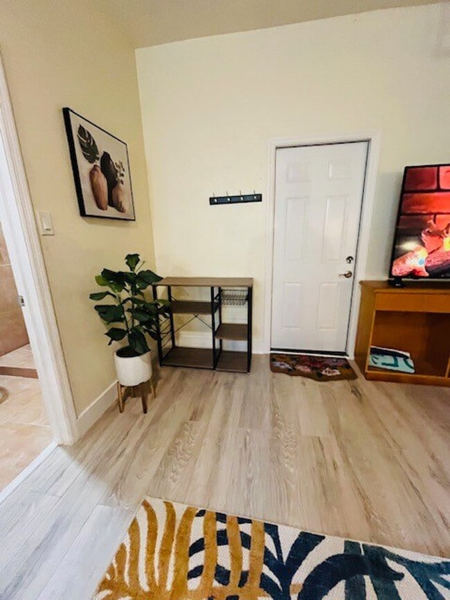 Building Photo - 507 NE 34th St