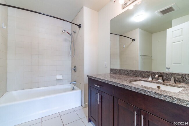 Building Photo - $3,400 | 3br/2ba Condominium in Sixty Park...