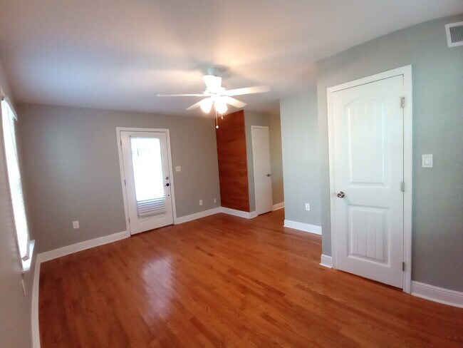 Building Photo - General Ogden