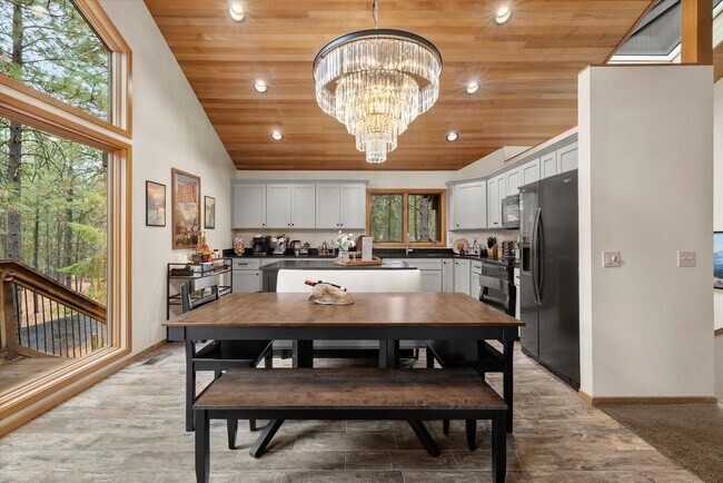 Building Photo - 70335 Sword Fern