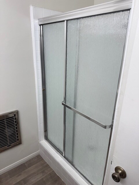 Bathroom 2 shower - 1440 Barry Ave