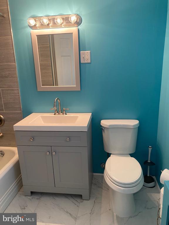 Building Photo - 6561 Maple Ave