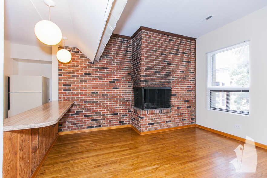 Building Photo - 873 W Lill Ave