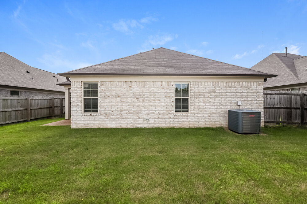 Building Photo - 1074 Darren Cir E