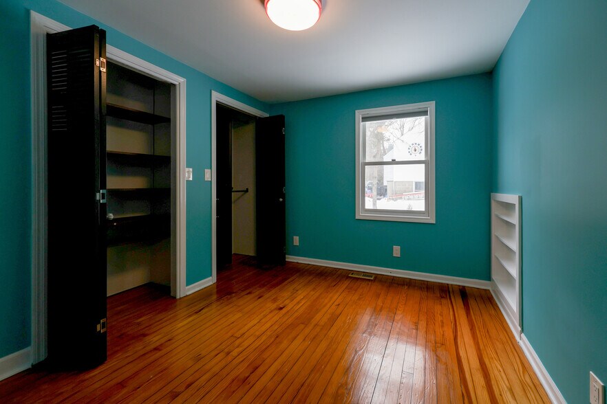 Building Photo - 615 Monroe Tpke