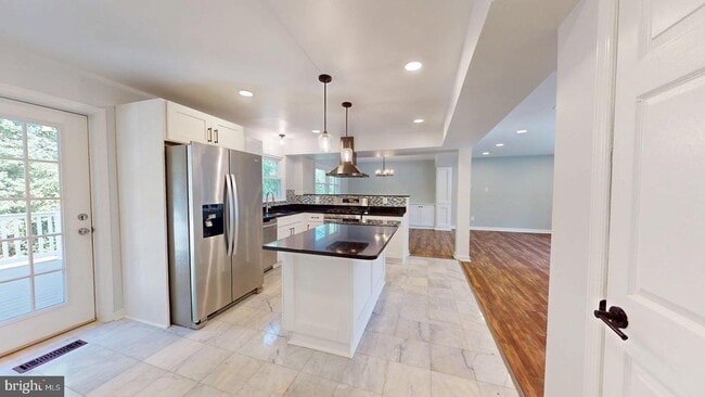 Building Photo - 6602 Greenview Ln