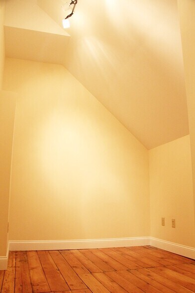 Building Photo - 162 North St