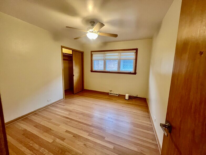 Building Photo - 4852 N Greenwood Ave