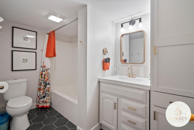 Building Photo - 1709 NW 33rd Pl