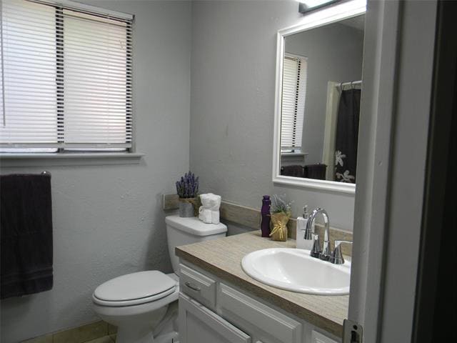 Building Photo - 1402 Forestglen Dr