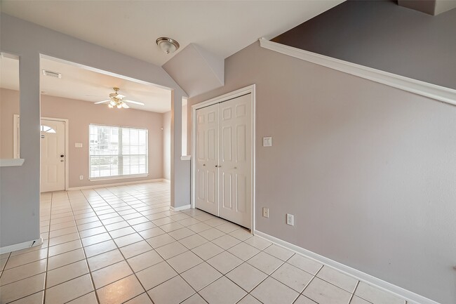 Building Photo - 206 Sydnor St