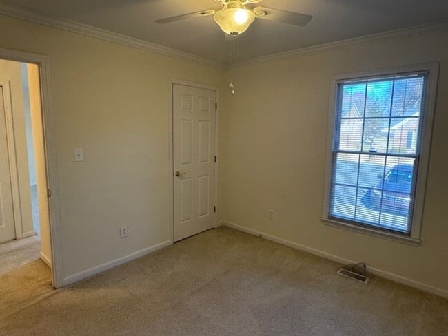 Building Photo - ****** $200 OFF FIRST FULL MONTH OF RENT!! ******