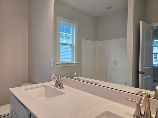 Building Photo - Brand New 4 Bedroom 3 Bathroom Single Fami...