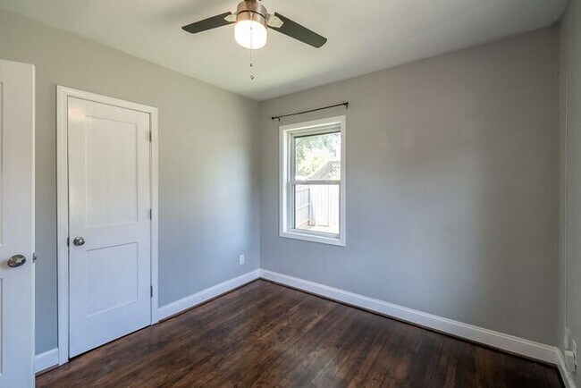 Building Photo - Charming Renovated 2BR Home in Revolution Park – Minutes from Uptown Charlotte!