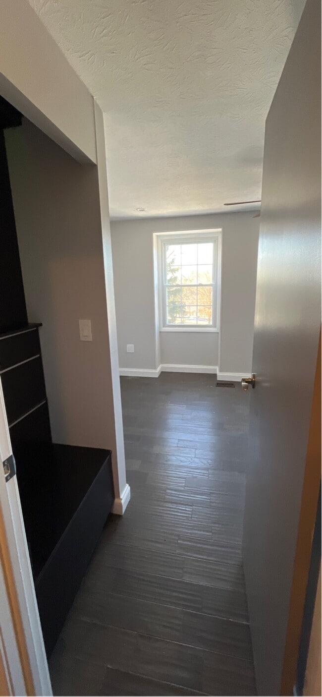 Building Photo - 208 Bonnie Brae Dr